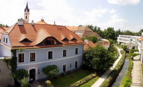  Penzion a restaurace U Míšků  Требон